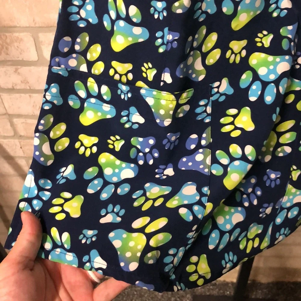 Maevn Womens paw print scrub top NWT - Picture 4 of 5